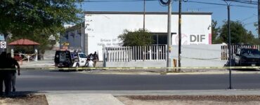 Un trágico asesinato sacude Salinas Victoria, donde un hombre fue atacado a balazos por sus agresores.