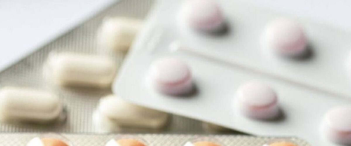 Una joven de 13 años fue hospitalizada tras un episodio de risa incontrolable que reveló una intoxicación.