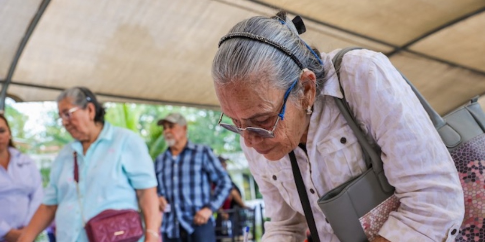 Impulsa Santiago certeza patrimonial con entrega de testamentos a bajo costo