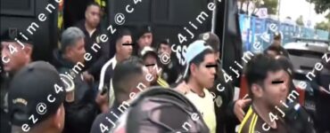 Cinco y tres aficionados del América fueron detenidos tras un saqueo a una tienda camino al Estadio Banorte.
