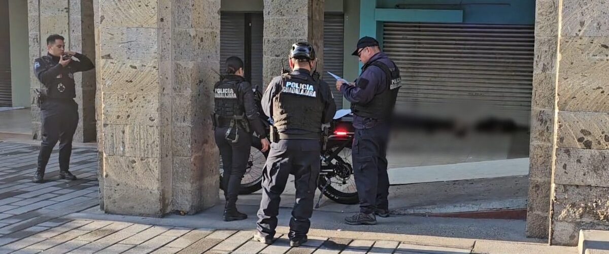 Una tragedia en pleno centro de Guadalajara: un hombre en situación de calle fallece debido a complicaciones médicas.
