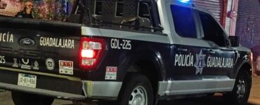 La policía detuvo a dos hombres en Guadalajara tras un robo y un asalto a mano armada. Descubre los detalles.