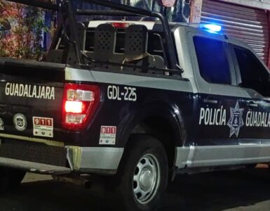 La policía detuvo a dos hombres en Guadalajara tras un robo y un asalto a mano armada. Descubre los detalles.