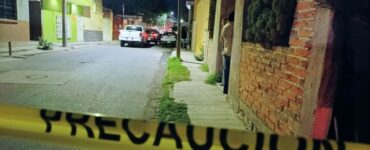 Un doble homicidio conmociona a la colonia Esmeralda en El Salto, mientras los agresores logran escapar del lugar.