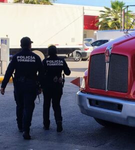 Un altercado violento en el Mercado de Abastos de Torreón resultó en un herido con arma blanca, sorprendiendo a los testigos.