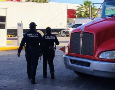 Un altercado violento en el Mercado de Abastos de Torreón resultó en un herido con arma blanca, sorprendiendo a los testigos.