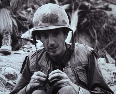 La trágica historia de Ignacio Ezcurra, un periodista argentino, y su valiente cobertura de la guerra de Vietnam.