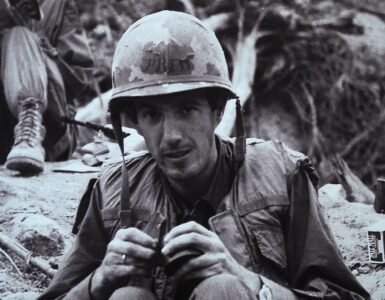 La trágica historia de Ignacio Ezcurra, un periodista argentino, y su valiente cobertura de la guerra de Vietnam.