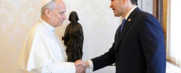La reunión entre el secretario de Estado de EU y el Papa reafirma la conexión entre ambos, en un contexto de tensión.