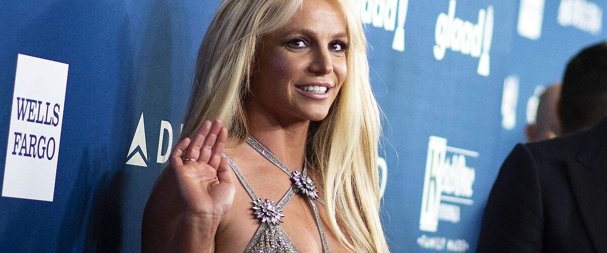 Los extraños comportamientos de Britney Spears en un restaurante de Los Ángeles desatan el caos entre los comensales del lugar.