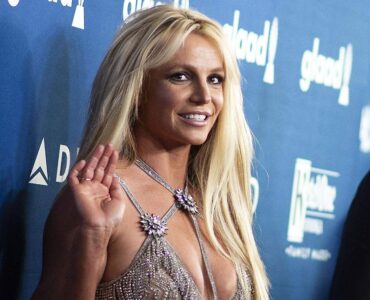 Los extraños comportamientos de Britney Spears en un restaurante de Los Ángeles desatan el caos entre los comensales del lugar.