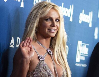 Los extraños comportamientos de Britney Spears en un restaurante de Los Ángeles desatan el caos entre los comensales del lugar.