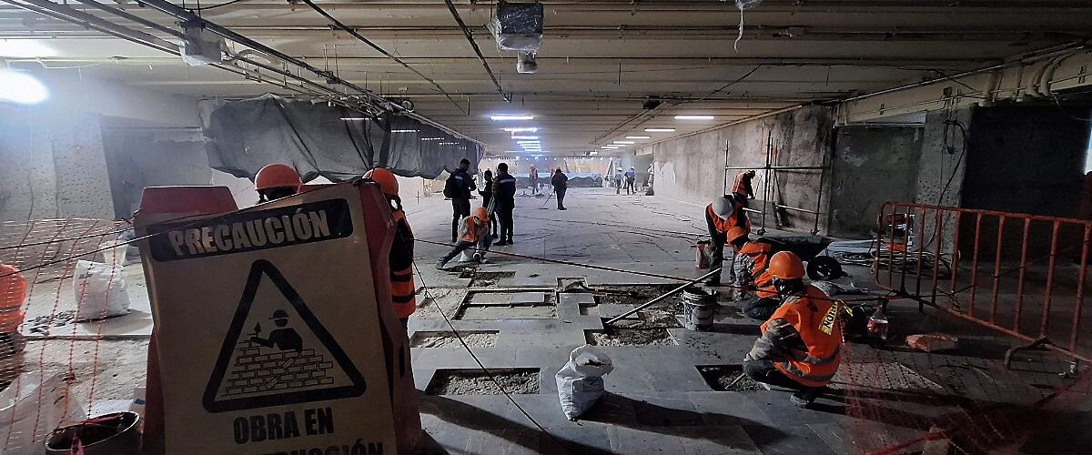 La falta de pagos provoca la renuncia de personal, retrasando la entrega de obras en el Metro de la ciudad.