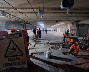 La falta de pagos provoca la renuncia de personal, retrasando la entrega de obras en el Metro de la ciudad.