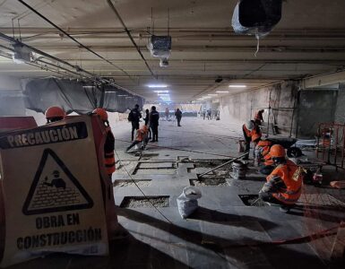 La falta de pagos provoca la renuncia de personal, retrasando la entrega de obras en el Metro de la ciudad.