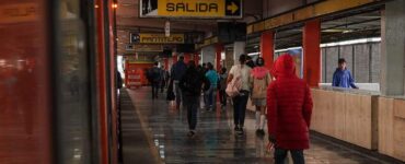 El intenso calor afecta el servicio de la Línea 5 del Metro, limitando recorridos y generando alternativas de transporte.