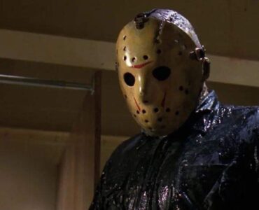 Descubre todos los detalles sobre Crystal Lake, la emocionante precuela de Viernes 13 que aterriza en Peacock.