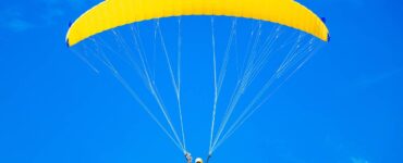 Una mujer de 44 años logra sobrevivir tras accidente con avioneta turística en los Alpes austriacos.