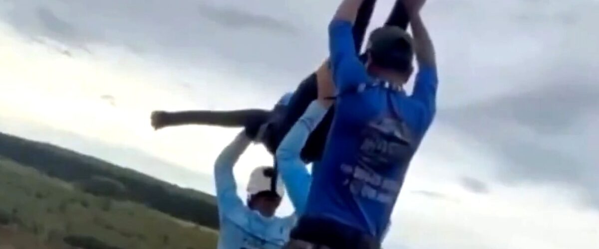 Una mujer pierde la vida en un salto de bungee en Brasil, accidentemente arrojada desde un puente de 30 metros.