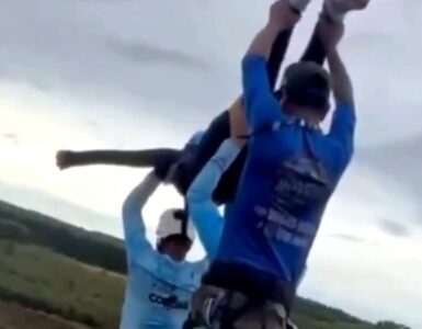 Una mujer pierde la vida en un salto de bungee en Brasil, accidentemente arrojada desde un puente de 30 metros.