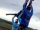 Una mujer pierde la vida en un salto de bungee en Brasil, accidentemente arrojada desde un puente de 30 metros.