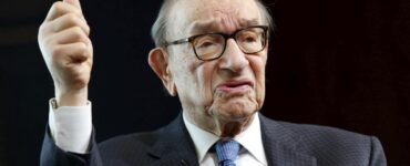 Alan Greenspan, figura clave en la economía de EE.UU., falleció a los 100 años por complicaciones de salud en su hogar.