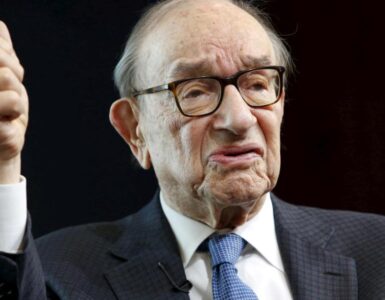 Alan Greenspan, figura clave en la economía de EE.UU., falleció a los 100 años por complicaciones de salud en su hogar.