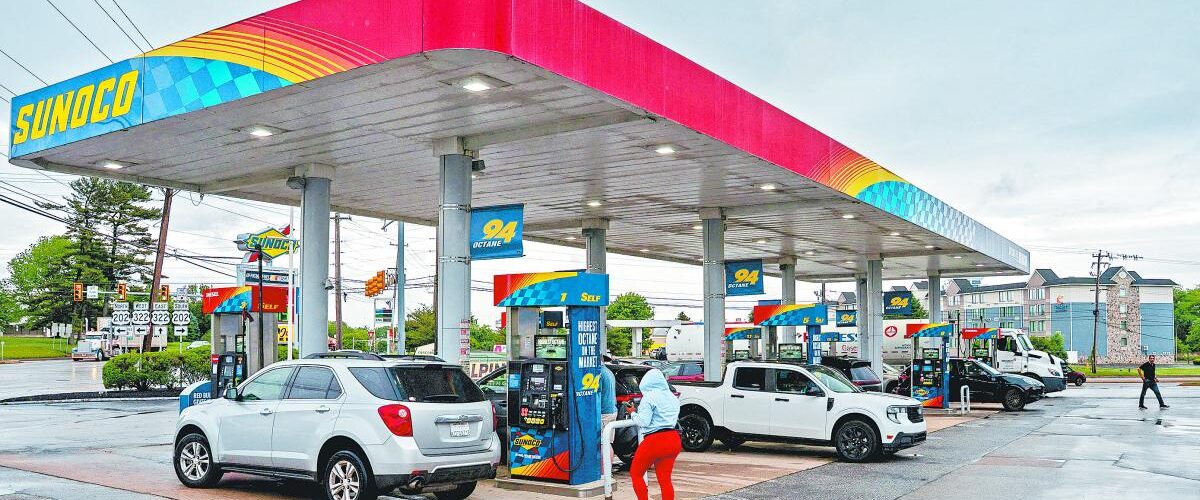 La caída en los precios de la gasolina en Estados Unidos genera preocupación ante nuevas tensiones geopolíticas en Oriente Medio.