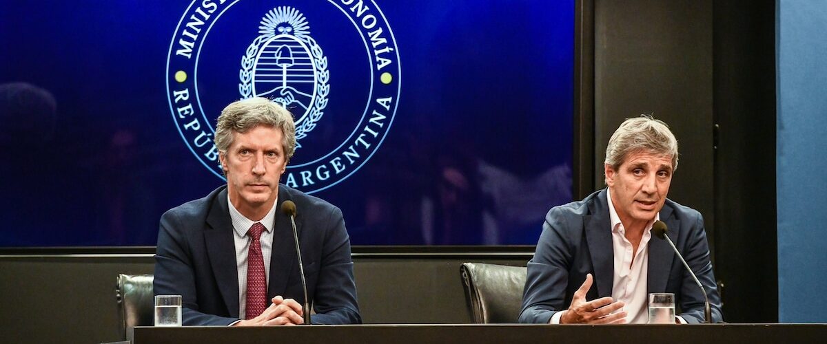 El Gobierno argentino detalla su plan para impulsar sectores económicos rezagados mediante un modelo de crecimiento inclusivo.