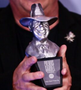Descubre los ganadores de los Premios Carlos Gardel 2026, incluyendo a Milo J, Nathy Peluso y Charly García.