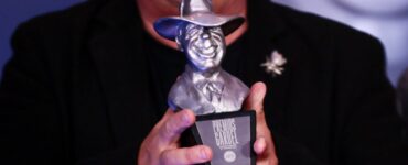 Descubre los ganadores de los Premios Carlos Gardel 2026, incluyendo a Milo J, Nathy Peluso y Charly García.