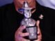 Descubre los ganadores de los Premios Carlos Gardel 2026, incluyendo a Milo J, Nathy Peluso y Charly García.