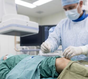 Una innovadora técnica puede aliviar el dolor y mejorar la función en pacientes con artrosis de rodilla resistente a tratamientos.