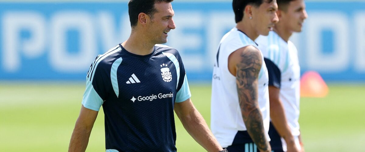 La selección argentina se prepara para un crucial partido contra Austria en el Mundial, con una emotiva despedida.