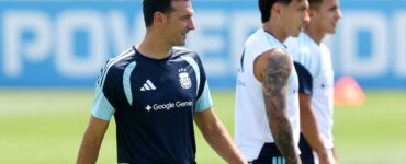 La selección argentina se prepara para un crucial partido contra Austria en el Mundial, con una emotiva despedida.