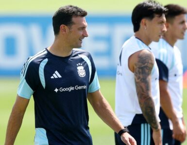 La selección argentina se prepara para un crucial partido contra Austria en el Mundial, con una emotiva despedida.