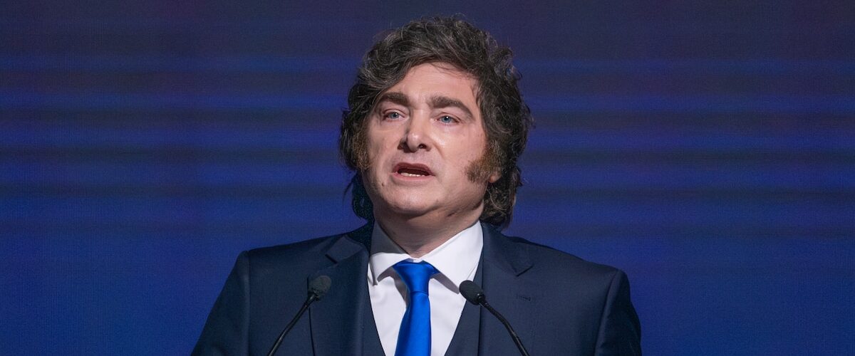 Karina Milei y Santiago Caputo buscan reforzar el electorado libertario y evitar que otros candidatos los desafíen.