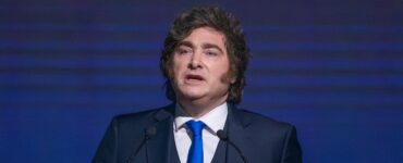 Karina Milei y Santiago Caputo buscan reforzar el electorado libertario y evitar que otros candidatos los desafíen.