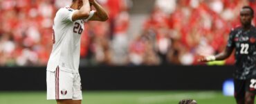 La lesión de Ismaël Koné generó preocupación entre sus compañeros durante el partido donde Canadá venció a Qatar.
