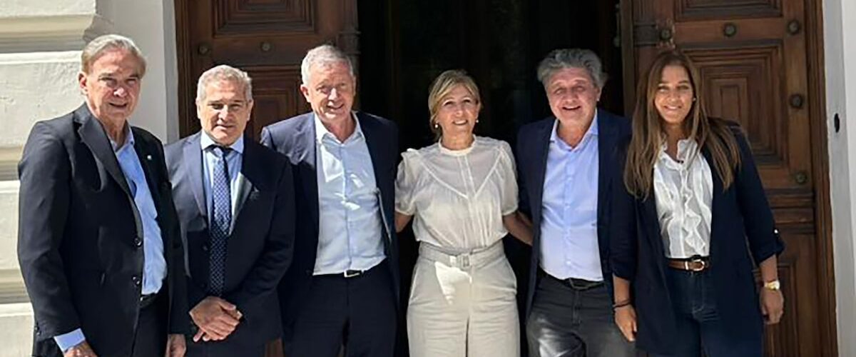 Un nuevo espacio político encabezado por Pichetto y Monzó se presenta como alternativa a Milei en 2027.