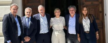 Un nuevo espacio político encabezado por Pichetto y Monzó se presenta como alternativa a Milei en 2027.
