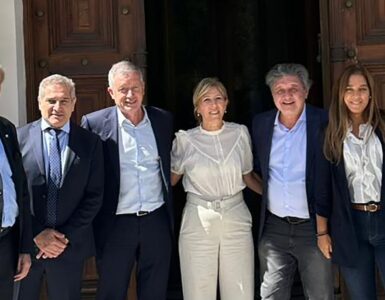 Un nuevo espacio político encabezado por Pichetto y Monzó se presenta como alternativa a Milei en 2027.