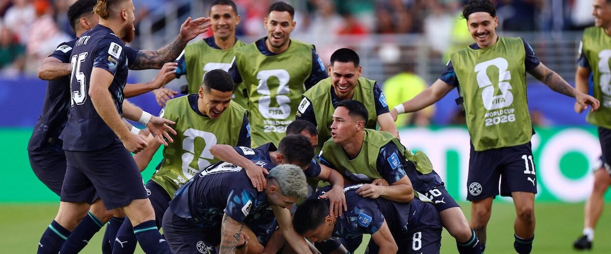 Paraguay se impone ante Turquía con 10 jugadores y ahora busca avanzar a los 16avos del Mundial. Descubre cómo lograrlo.