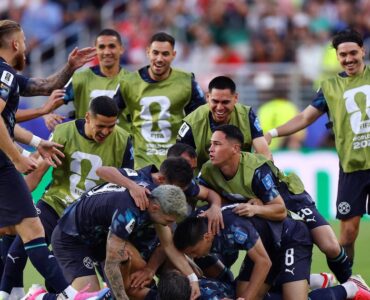 Paraguay se impone ante Turquía con 10 jugadores y ahora busca avanzar a los 16avos del Mundial. Descubre cómo lograrlo.