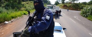 Autoridades vinculan a proceso a tres presuntos integrantes del CJNG por tráfico de drogas y posesión de armas militares.