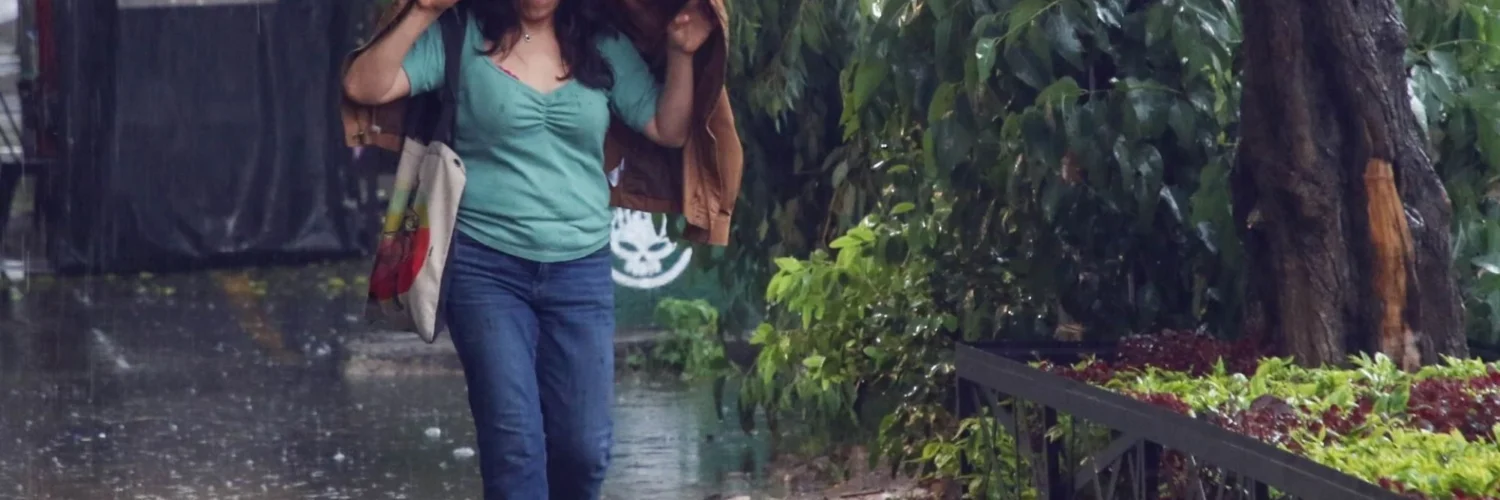 Descubre a qué hora lloverá en la CDMX hoy y cuáles alcaldías podrían verse afectadas por fuertes lluvias.