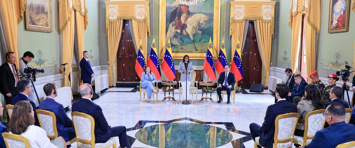 Pdvsa y Shell han suscrito acuerdos significativos para la explotación de gas y petróleo en Venezuela, marcando un nuevo rumbo.
