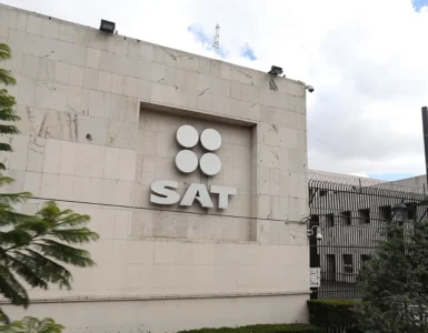 Las acciones del SAT afectan a miles de contribuyentes en México por vínculos con prácticas de facturación simulada.