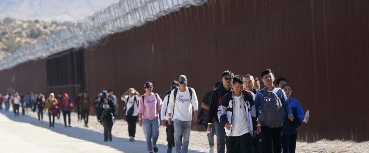 La reciente decisión de la Suprema Corte favorece la política de asilo del expresidente Trump y el ‘metering’ en la frontera.