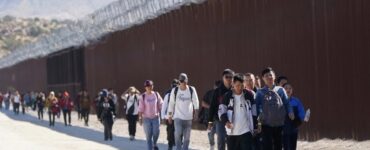 La reciente decisión de la Suprema Corte favorece la política de asilo del expresidente Trump y el ‘metering’ en la frontera.